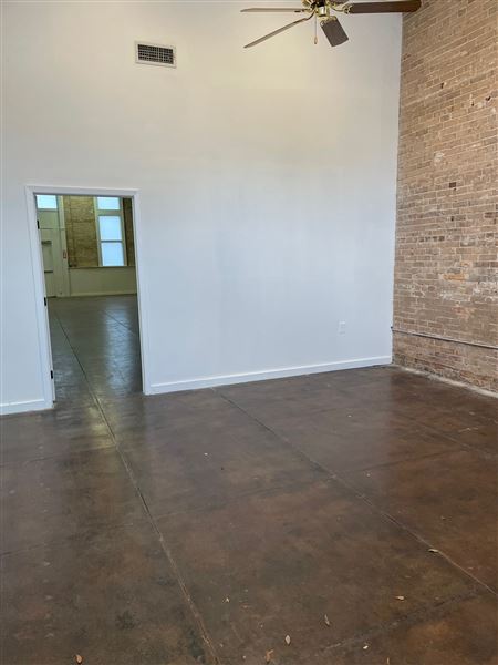 Vacant Taylor Storefront (9/23/2021)