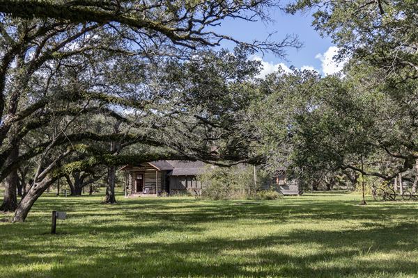 Wood Cabin at Chocolate Bayou Preserve (10/25/2021 - Credits: Visit Alvin)