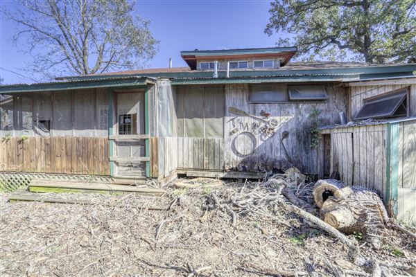 Rural Farm - Two House Property (12/1/2021 - Credits: Adam Brown)