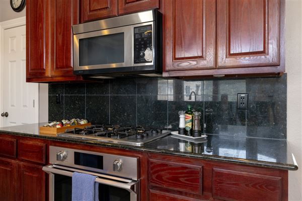 Evergreen Townhome (9/1/2023 - Credits: Red One Management)