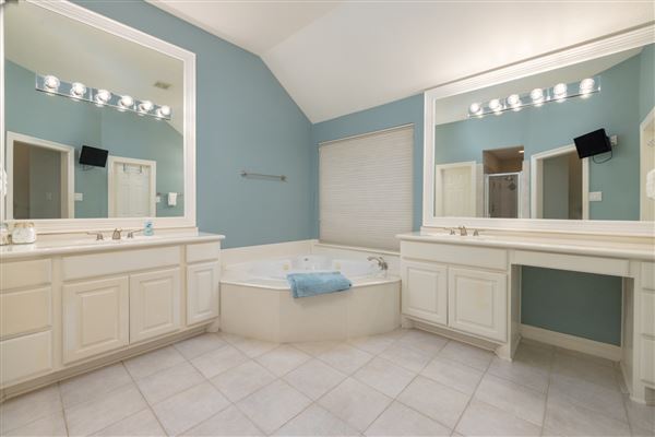 Evergreen Townhome (9/1/2023 - Credits: Red One Management)