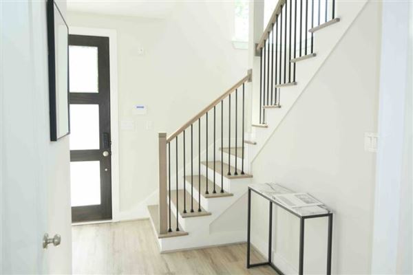 Modern Comtemporary East Downtown Houston Townhome (11/3/2023 - Credits: Duplex Dynasty LLC)