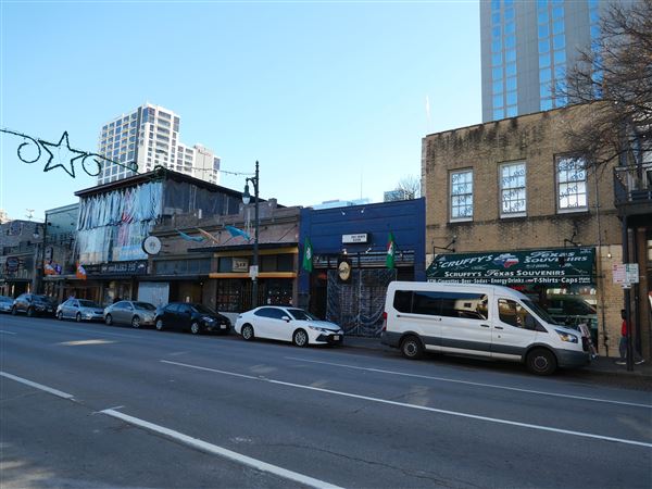 6th Street Retail District (12/20/2024 - Credits: Alex Payne)
