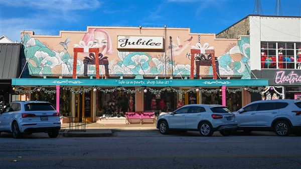 The Heights - 19th Street Retail District (12/2/2025 - Credits: Houston Film Commission)