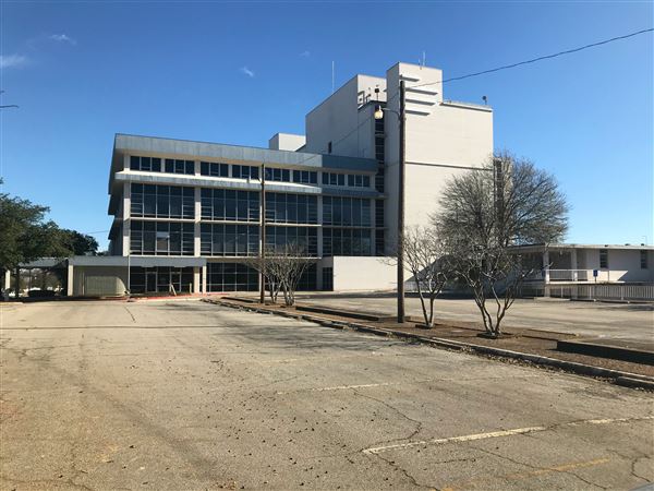 Defunct Hospital (12/10/2019 - Credits: Lisa Mikitarian)
