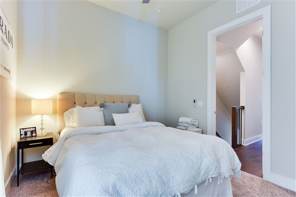 Vineyard Townhome (1/7/2020 - Credits: Robert Kies Photography)