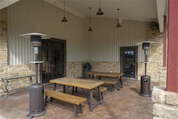 Spiderwood Studios 969 - Soundstages - Building B - Offices / Dining (6/30/2023 - Credits: Studio Owner)