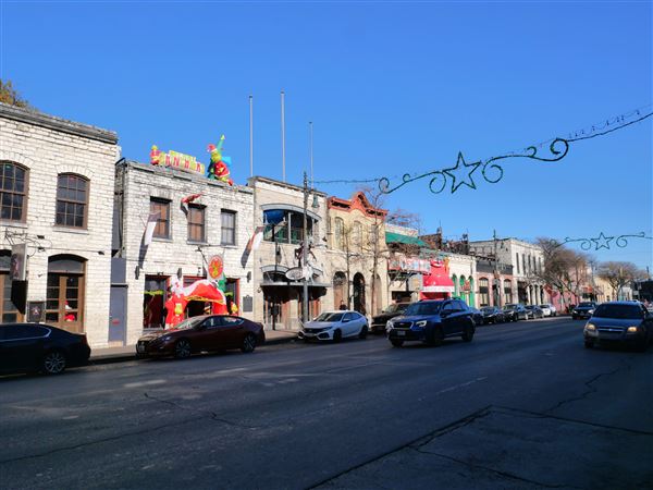 6th Street Retail District (12/20/2024 - Credits: Alex Payne)