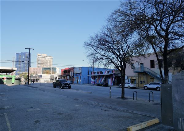 6th Street Retail District (12/20/2024 - Credits: Alex Payne)