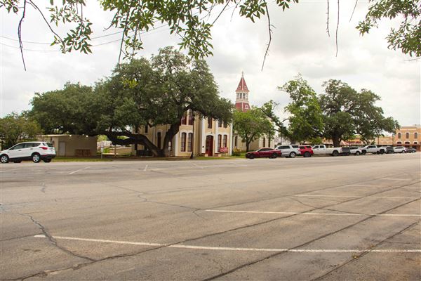 Floresville (4/22/2025 - Credits: Erik McCowan)