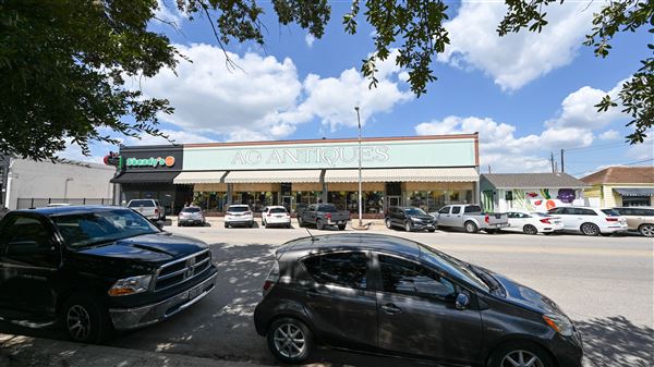 The Heights - 19th Street Retail District (12/2/2025 - Credits: Houston Film Commission)