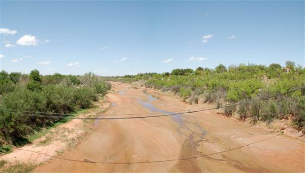 Brazos River at W. Lincoln St. (4/28/2014)