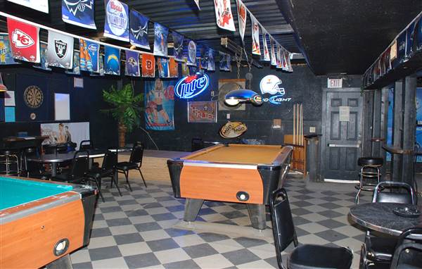 Charlie's Bar (5/8/2014)
