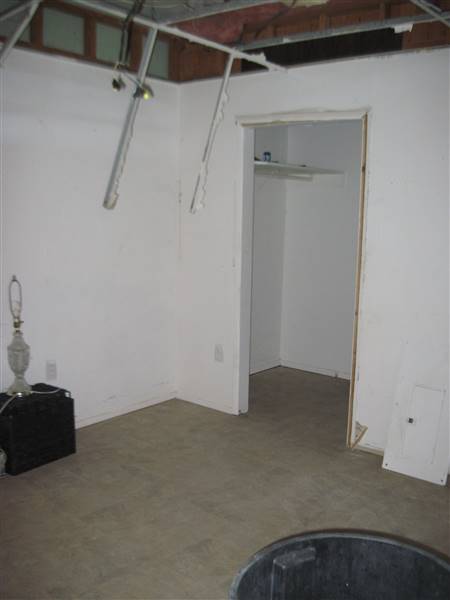 Former Eagle Salon (1/4/2016)