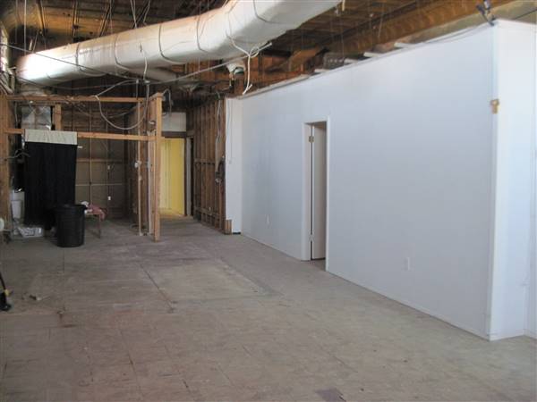 Former Eagle Salon (1/4/2016)