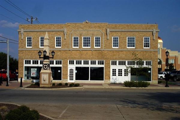 Vandergriff Building (6/1/2014 - Credits: COPYRIGHT © 2018 THE VANDERGRIFF BUILDING)