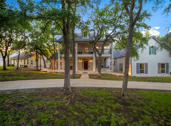 The Whispering Oaks Estate (6/25/2019 - Credits: Austin 360 Photography)