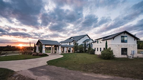 Cricket Hill Ranch (10/26/2021 - Credits: Divine Radiance Photography)