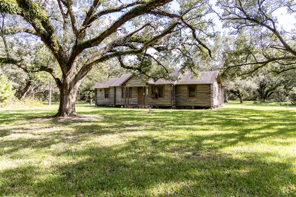 Wood Cabin at Chocolate Bayou Preserve (10/25/2021 - Credits: Visit Alvin)