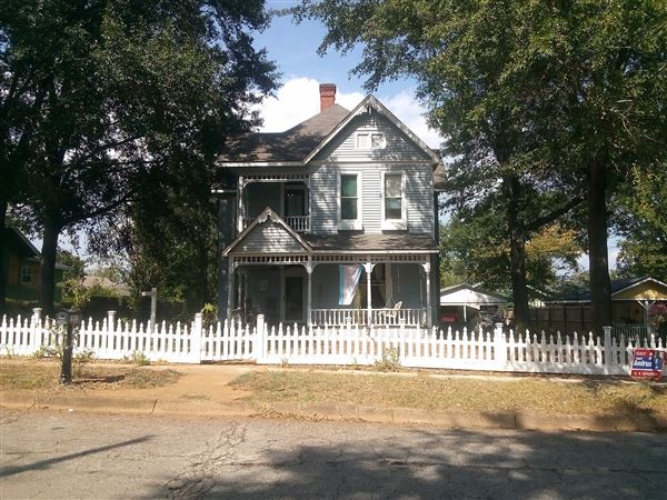 The Gingerbread House (10/1/2023 - Credits: Steph Gorski)