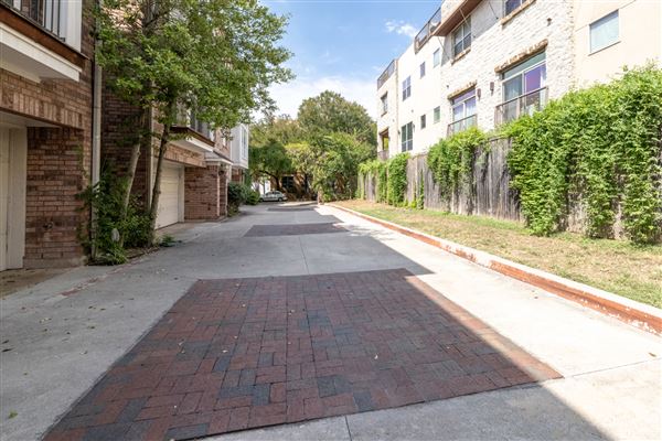 Evergreen Townhome (9/1/2023 - Credits: Red One Management)