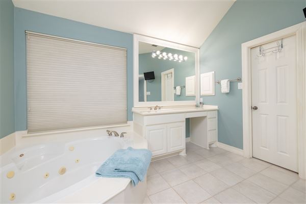Evergreen Townhome (9/1/2023 - Credits: Red One Management)