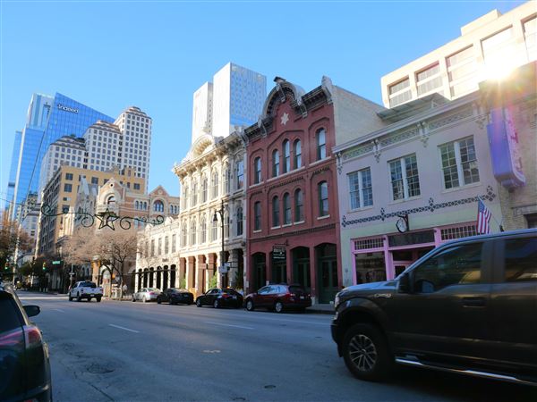 6th Street Retail District (12/20/2024 - Credits: Alex Payne)