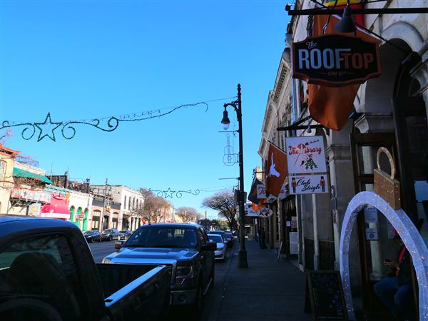 6th Street Retail District (12/20/2024 - Credits: Alex Payne)