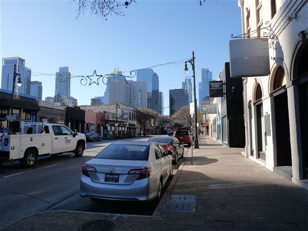 6th Street Retail District (12/20/2024 - Credits: Alex Payne)