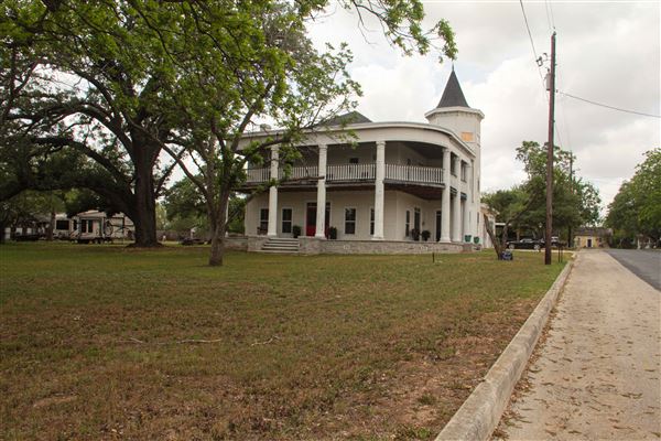 Floresville (4/22/2025 - Credits: Erik McCowan)
