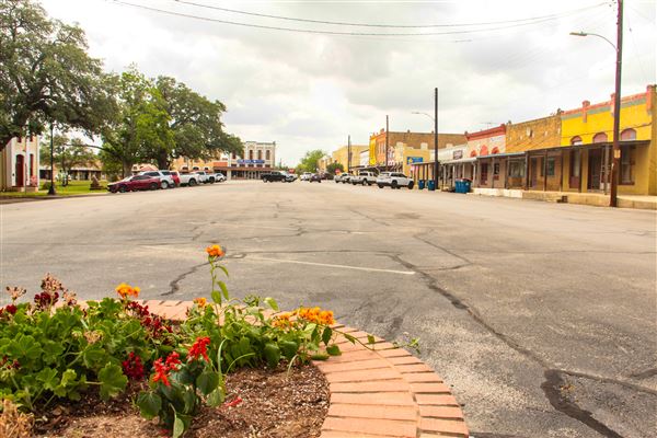 Floresville (4/22/2025 - Credits: Erik McCowan)