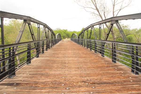 El Camino Real Hike & Bike Trail - Bridge (4/22/2025 - Credits: Erik McCowan)