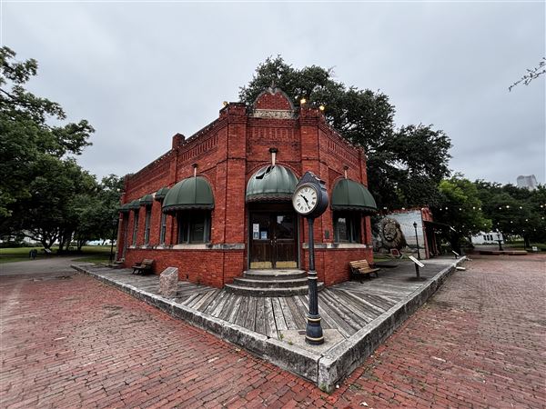 Old City Park - Bank (10/9/2025 - Credits: Austin Flores)