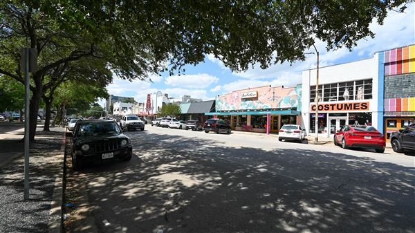 The Heights - 19th Street Retail District (12/2/2025 - Credits: Houston Film Commission)
