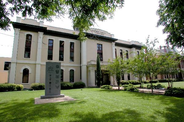 Bastrop County Courthouse (7/25/2005)