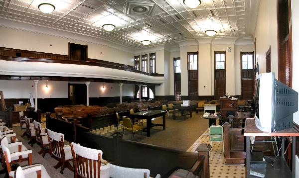 Caldwell County Courthouse (8/28/2003)