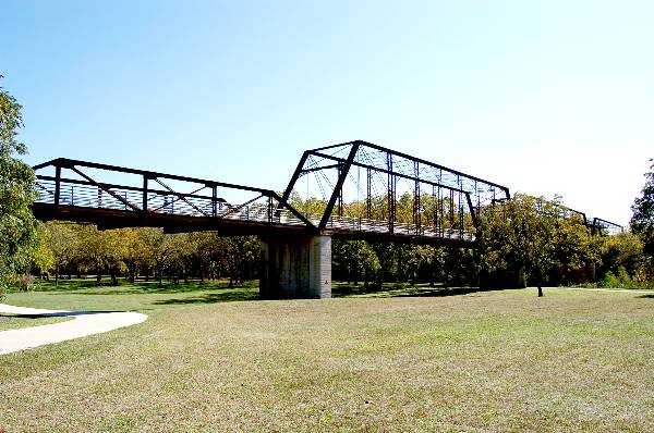 Richard Moya Park - Walk Bridge (11/13/2006)