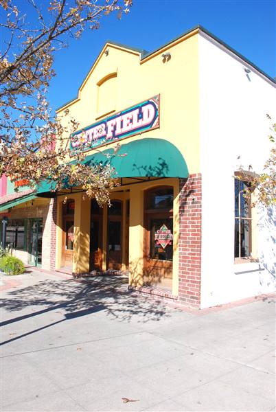 Centerfield Sports Bar & Grill (12/3/2015)