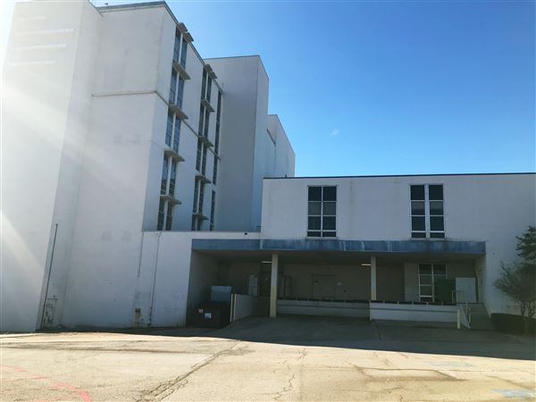 Defunct Hospital (12/10/2019 - Credits: Lisa Mikitarian)