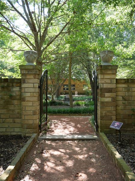 Clark Gardens Botanical Park (7/16/2019)