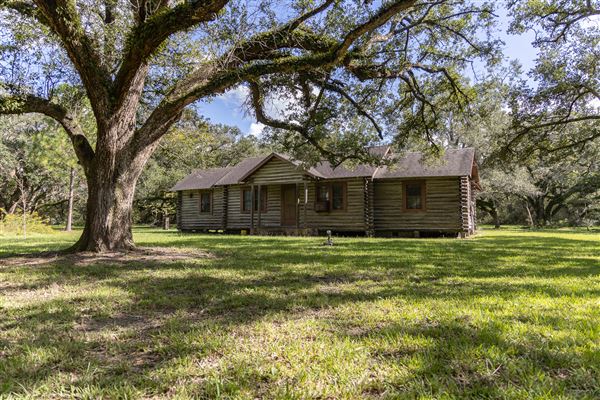 Wood Cabin at Chocolate Bayou Preserve (10/25/2021 - Credits: Visit Alvin)
