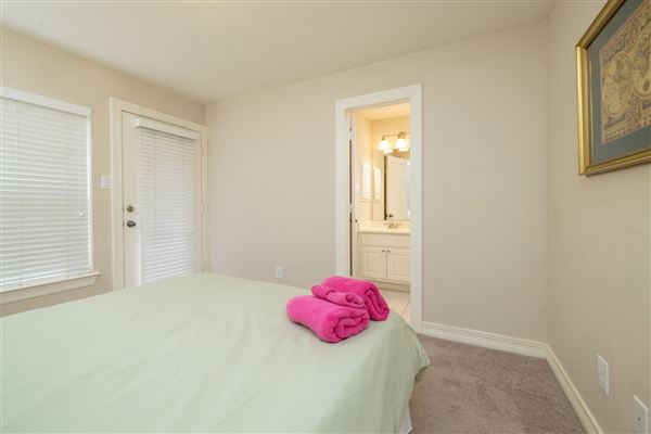 Evergreen Townhome (9/1/2023 - Credits: Red One Management)