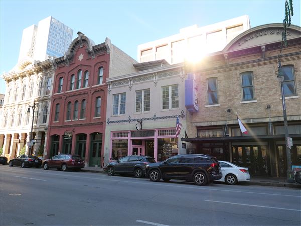 6th Street Retail District (12/20/2024 - Credits: Alex Payne)