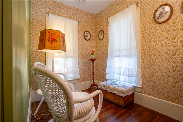 Yellow House at Thorp Spring (10/8/2025 - Credits: 3:23 Photography)