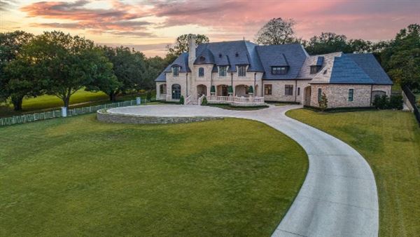 White Rock Lake Mansion (10/6/2025 - Credits: Austin Flores)