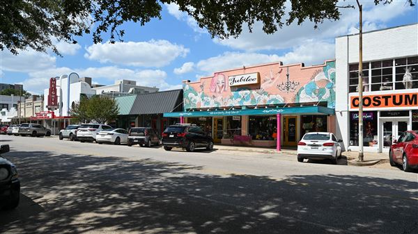 The Heights - 19th Street Retail District (12/2/2025 - Credits: Houston Film Commission)