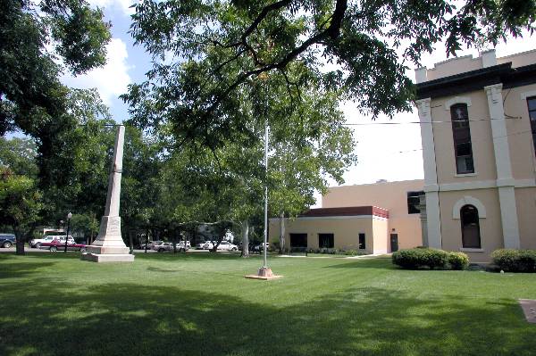 Bastrop County Courthouse (7/25/2005)