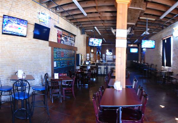 Centerfield Sports Bar & Grill (12/3/2015)