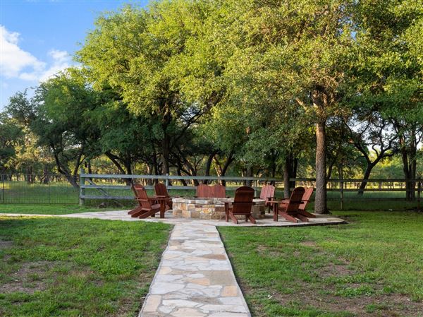 The Whispering Oaks Estate (6/25/2019 - Credits: Austin 360 Photography)
