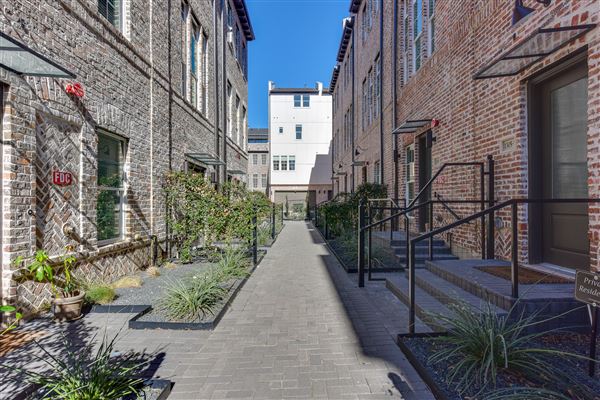 Vineyard Townhome (1/7/2020 - Credits: Robert Kies Photography)